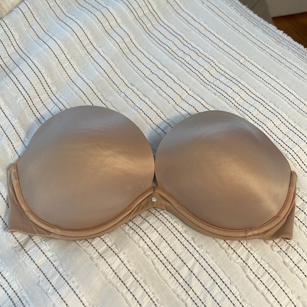 VICTORIAS SECRET Nude Strapless Bra Excellent condition